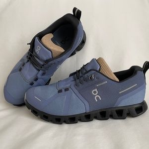 On Cloud Waterproof Sz 8 Running Shoes